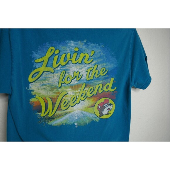 Buc-ees T-Shirt Livin For The Weekend Blue Tee Short Sleeve Crewneck Size Small - Picture 6 of 7